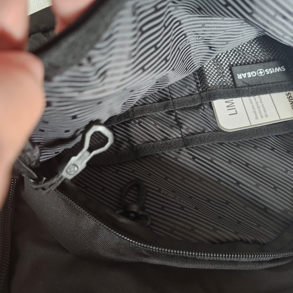 Swissgear 18.5 " Laptop Backpack - Picture 6 of 10